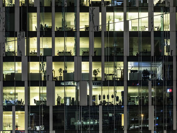 Zuidas 's nachts op zwart?