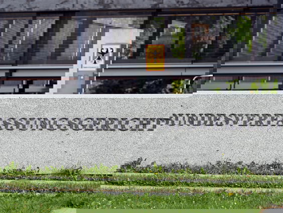 Serie De strijd om het Constitutioneel Hof: Hoe werkt het in Duitsland en Frankrijk?