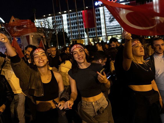 Hoe reageert de Turkse president Erdogan op de nederlaag van zijn AK-partij?