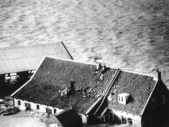 Dagelijkse voorwerpen uit nacht van Watersnoodramp in tentoonstelling Ik ben van 1953