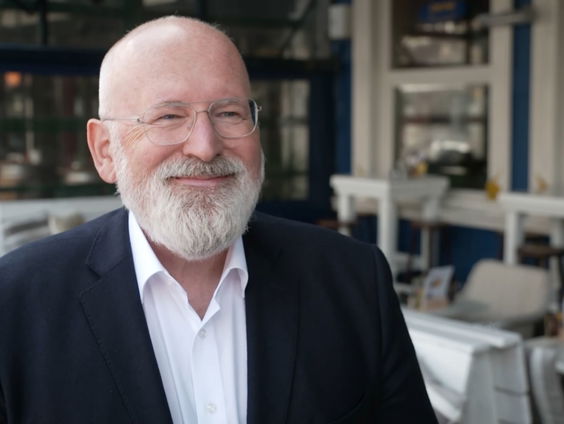 Frans Timmermans op schild gehesen van links samenwerkingsverband