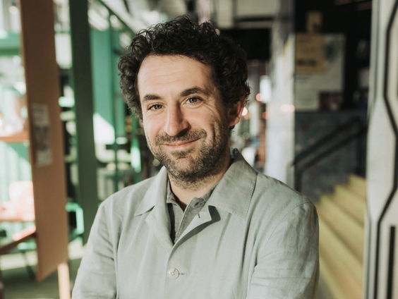 Woordkunstenaar Aaron Mirck met ‘Bedank Me Later’