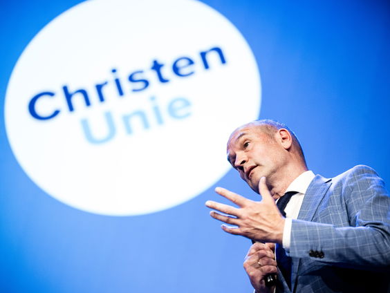 De democratie staat volgens Gert-Jan Segers op een kruispunt