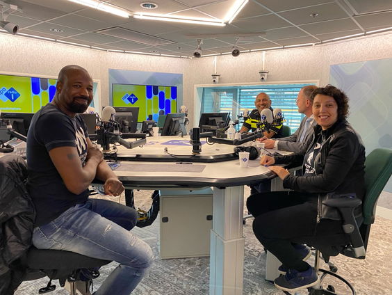 Korpschef Martin Sitalsing reageert op documentaire 'De Blauwe Familie' over racisme en discriminatie bij ...