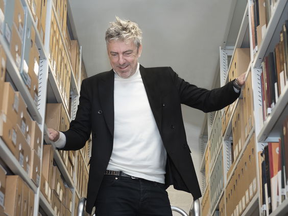 Ruud de Wild maakt tentoonstelling over mooiste Nederlandse liederen en liedboeken