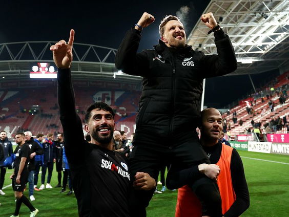 Masies Artien na bekersprookje met Spakenburg nu international van Irak