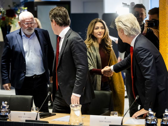 Yeşilgöz blijft vaag over eventuele samenwerking met PVV: ‘Ze haalt de krenten uit de pap’