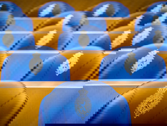 Hoe komt de overheid weer aan gezag?