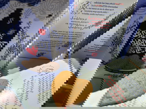 Majoor Bosshardt geëerd met koekje