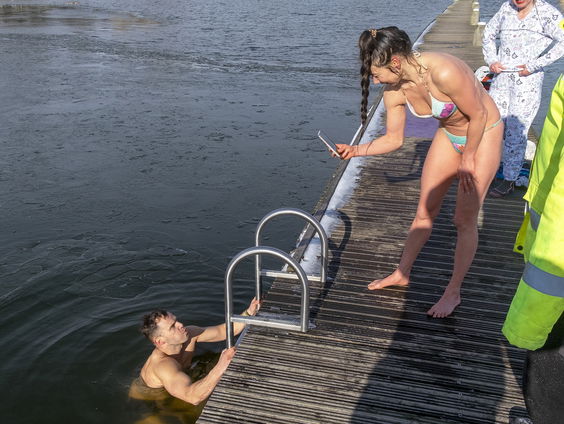 IJsbaden en winterzwemmen: onzin of onwijs gezond?