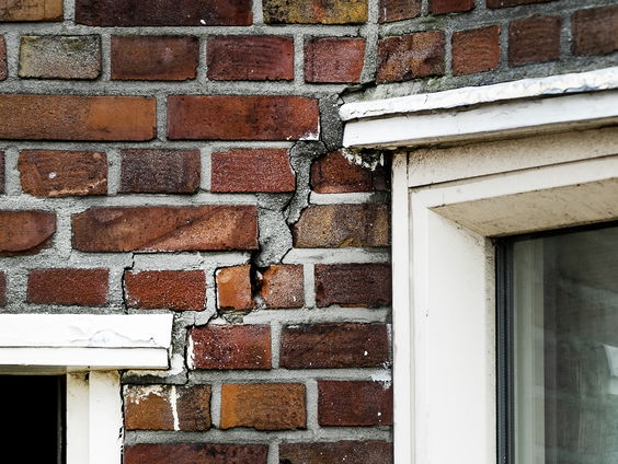 Uitbaggeren van Almelo-De Haandrik kanaal zorgt voor verzakte huizen