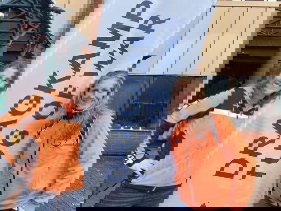 Zussen Judith en Irene vertegenwoordigen Nederland op het WK touwtrekken