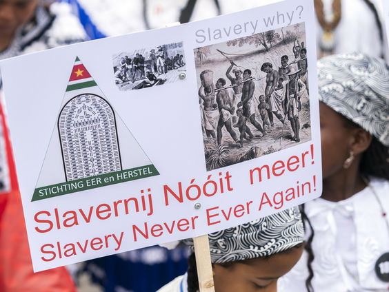 Biografieën over tot slaaf gemaakten