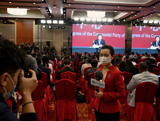 Buitenlandse journalisten in China: 'Soms wel acht veiligheidsmensen om me heen'