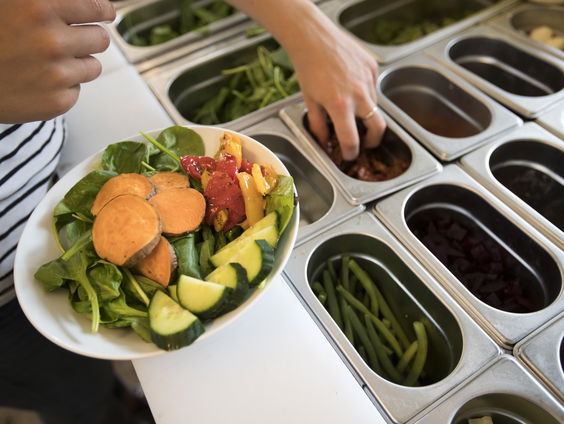 Vegetarische voeding in de zorg moet toegankelijker, vindt de Vegetariërsbond