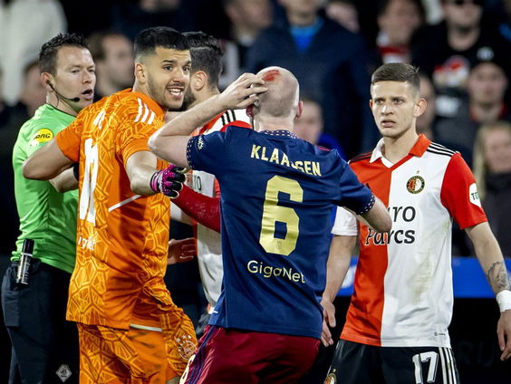 Stand.nl: Feyenoord-Ajax had definitief gestaakt moeten worden