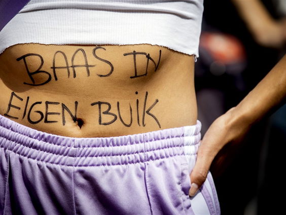 Stand.nl: Het recht op abortus moet ook in Nederland in de grondwet