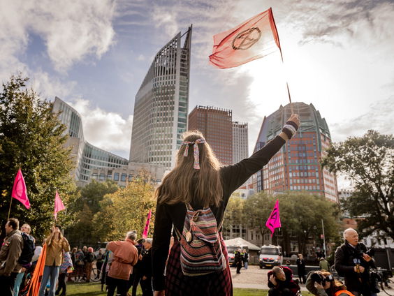 Veel nieuwe aanwas voor Extinction Rebellion na vastlijmacties tegen klimaatverandering