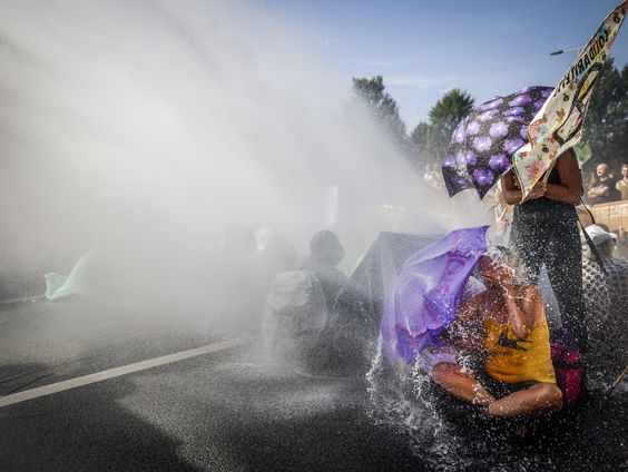 Waarom Extinction Rebellion een verbod wil op de inzet van het waterkanon tegen A12-demonstranten