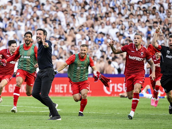 Mark van Bommel over de historische titel van Royal Antwerp FC