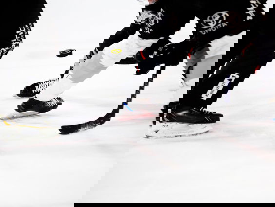 Moeten ijshockeyspelers beter worden beschermd?