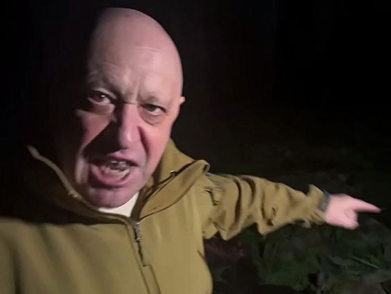 Woedende Wagner-baas kondigt terugtrekking aan uit Bachmoet