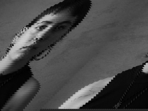 Woordkunstenaar Eline Willaert met ‘Grond Gericht’