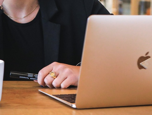 De impact van de supersterren economie op de jeugd