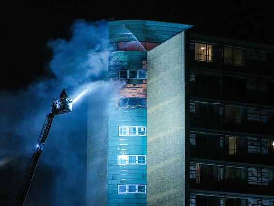 Grote brand in flat Dordrecht mogelijk aangestoken