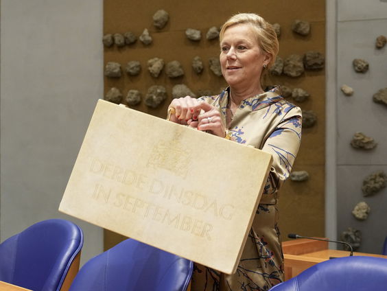 Kaag komt met koffertje aan