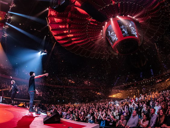 Stand.nl: Harde muziek moet wettelijk aan banden worden gelegd