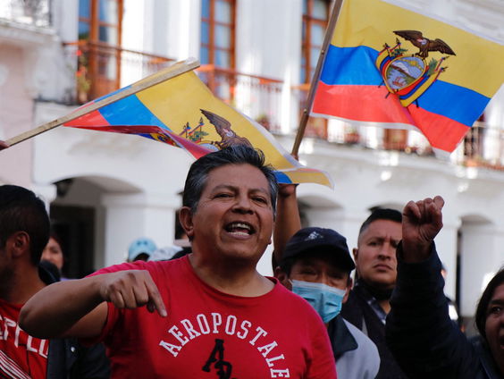 President Ecuador regeert per decreet