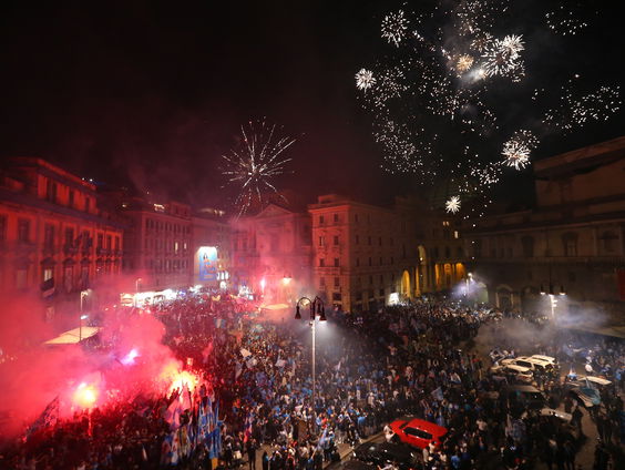 Groot feest in Napels na landstitel voor Napoli