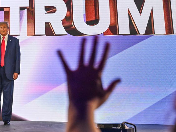 Trump voorgeleid, zegt in rechtbank onschuldig te zijn