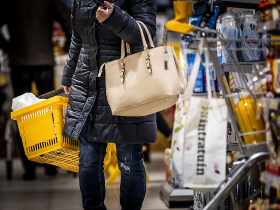 Overheidsfout zorgt voor duizenden gezinnen in armoede