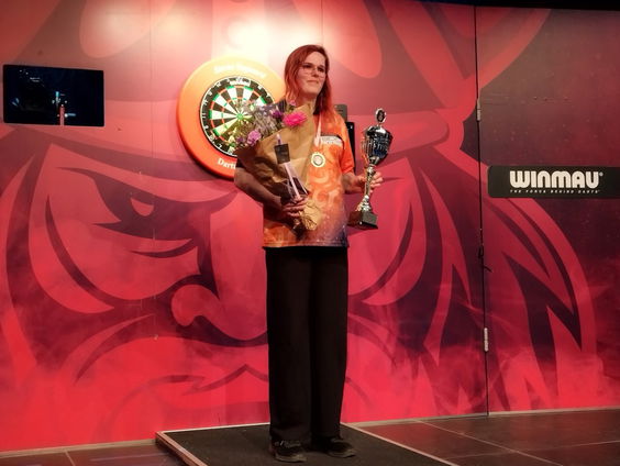 Nederlandse transgender vrouw debuteert op World Matchplay Darts