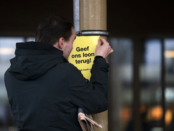 Krantenjournalisten leggen het werk neer