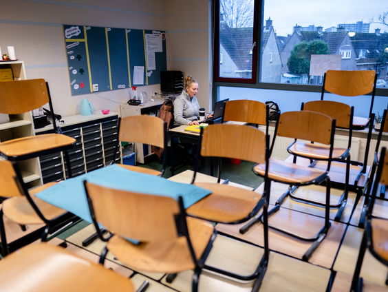 Meester Mark komt met een survivalgids voor juffen en meesters