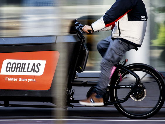 Flitsbezorgers tekenen petitie voor betere werkomstandigheden