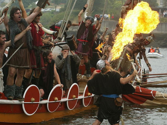 Fake History Hunter tackelt geschiedenisonwaarheden: 'Vikingen hadden geen hoorns op helmen'