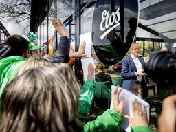 Is de inkomensongelijkheid bij Ahold te hoog?