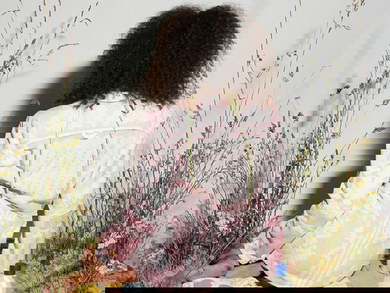 Modeontwerper Wolter Pot verteld hoe hij van een vintage handdoek een modieus kledingstuk maakt.