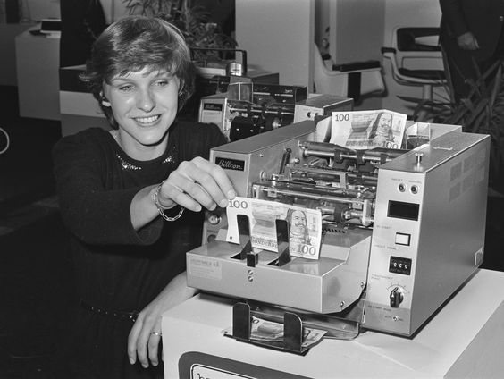 Tegen welke prijs verdwijnt cash geld?