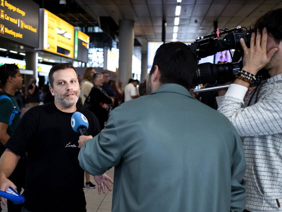 Eerste vlucht uit Israël aangekomen op Schiphol