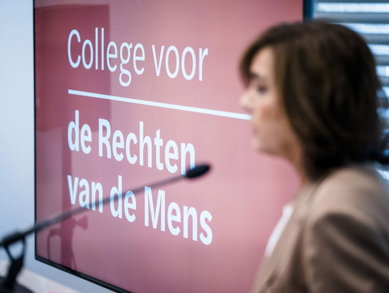 Ouders van niet-Nederlandse afkomst aanzienlijk vaker hard aangepakt bij toeslagenaffaire