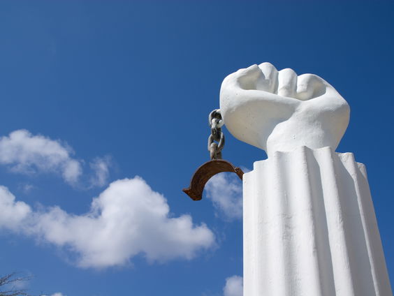 Eerherstel Curaçaose held Tula