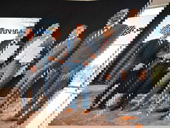 Journalist Nelly Rosa met het laatste nieuws uit Curaçao