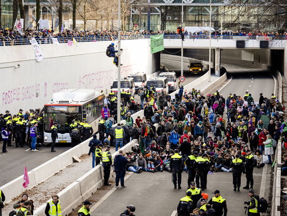 Worden klimaatactivisten echt harder aangepakt dan andere actievoerders zoals ze zelf beweren?