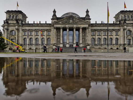 Wie zijn de 'Reichsbürger' die het Duitse parlement wilden bestormen?