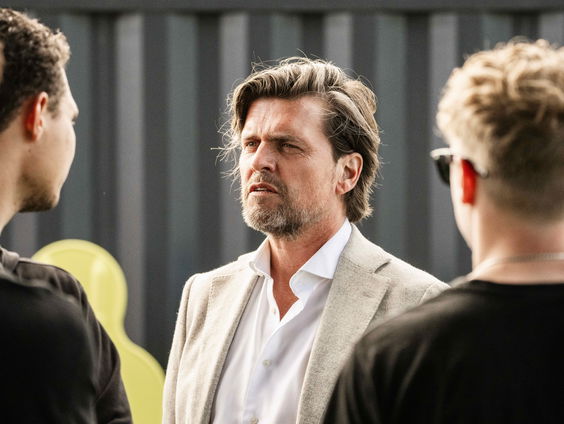 Almere City eindelijk in eredivisie, algemeen directeur is blij dat de dag erop zit